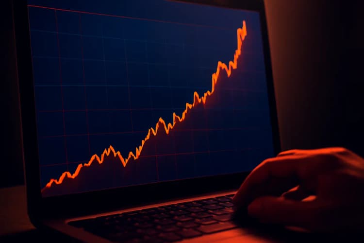 Salário de marketing digital, com gráfico de crescimento.