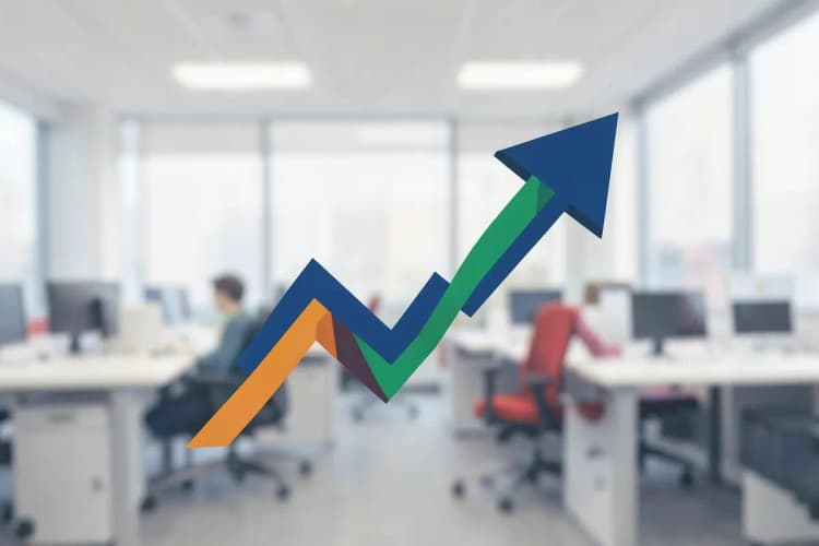 Gráfico de crescimento de vendas com uma seta apontando para cima, sobreposto a um fundo desfocado de escritório.
